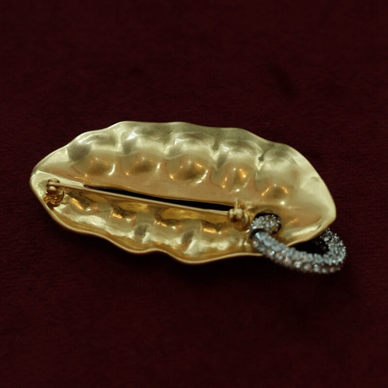 Vintage Jewelry 18K Gold Pea Pods With Pearl Diamond Brooch