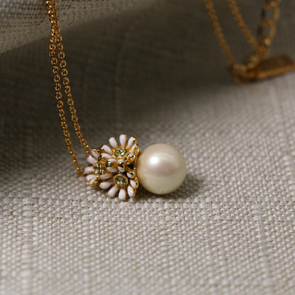 24K Gold Plated Daisy Pearl Pendant Necklace