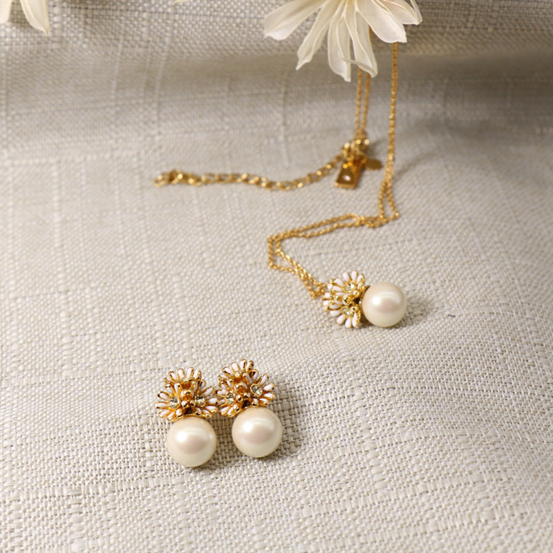 24K Gold Plated Daisy Pearl Pendant Necklace