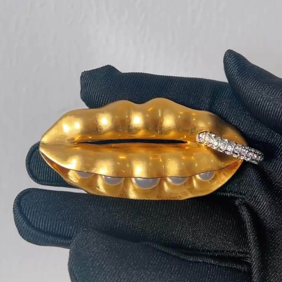 Vintage Jewelry 18K Gold Pea Pods With Pearl Diamond Brooch