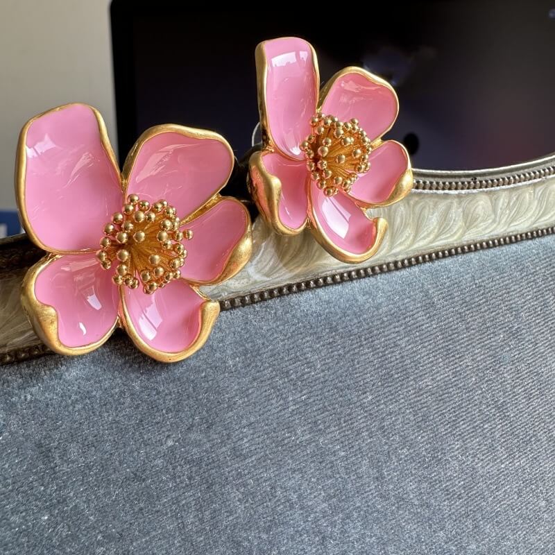 Vintage Jewelry Designer Gorgeous Enamel Flower Studs Gold Earrings