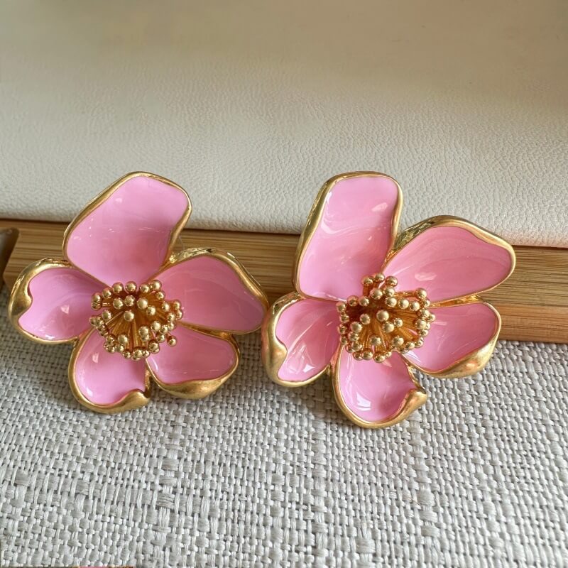 Vintage Jewelry Designer Gorgeous Enamel Flower Studs Gold Earrings