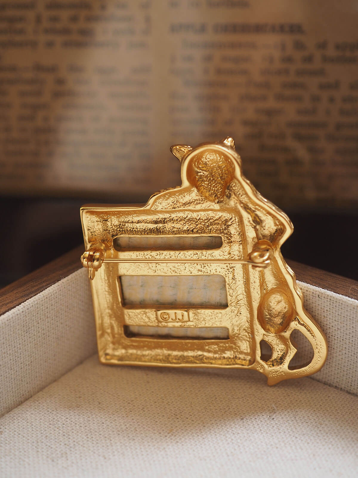 Vintage Jewelry Gold Kitty Photo Frame Brooch