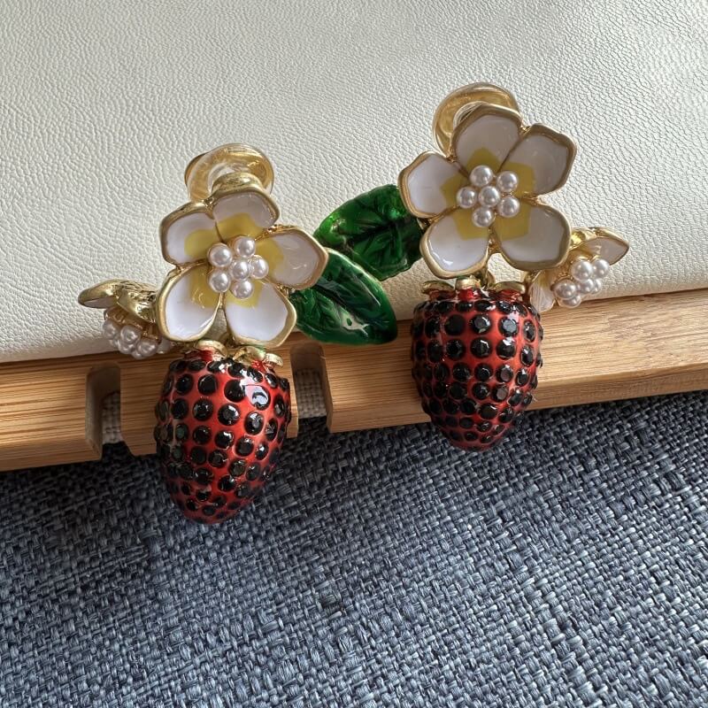 Hand-painted Enamel Clip On Earrings Hypoallergenic Flower Strawberry Pearls Earring