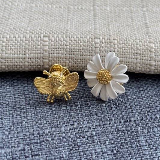 24k Gold Plated Earrings With Bee And Daisy