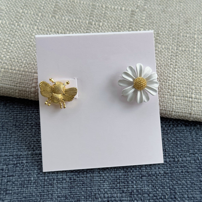 24k Gold Plated Earrings With Bee And Daisy