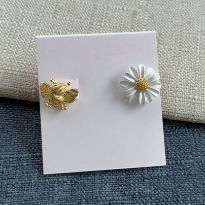 24k Gold Plated Earrings With Bee And Daisy