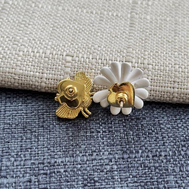 24k Gold Plated Earrings With Bee And Daisy