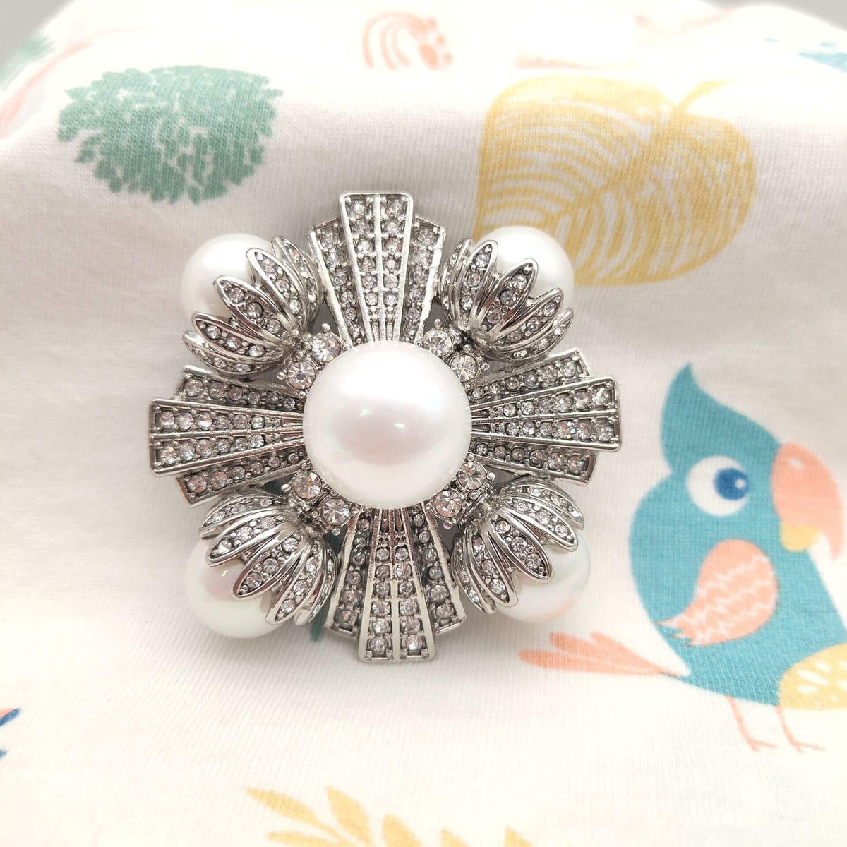 Pearls Diamonds Brooch Gold-Plated Copper
