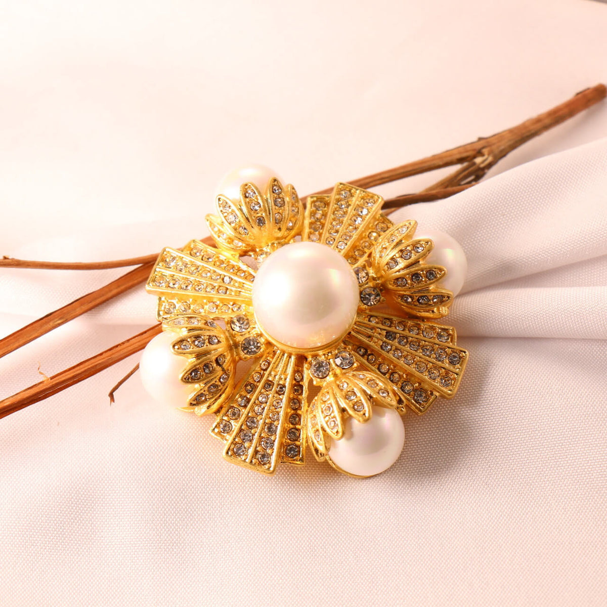 Pearls Diamonds Brooch Gold-Plated Copper