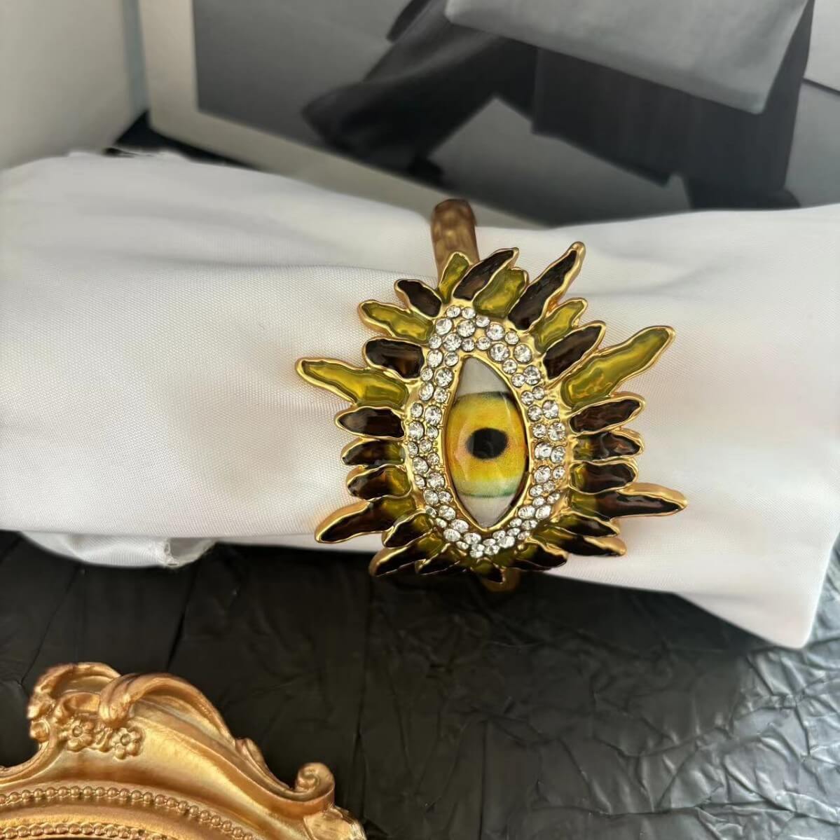 Vintage Jewelry Gold Eyes Bangle
