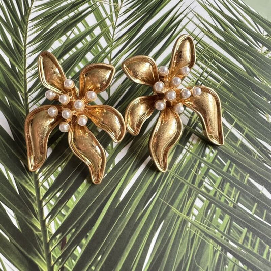 Vintage Jewelry Floral Gorgeous Stud Earrings