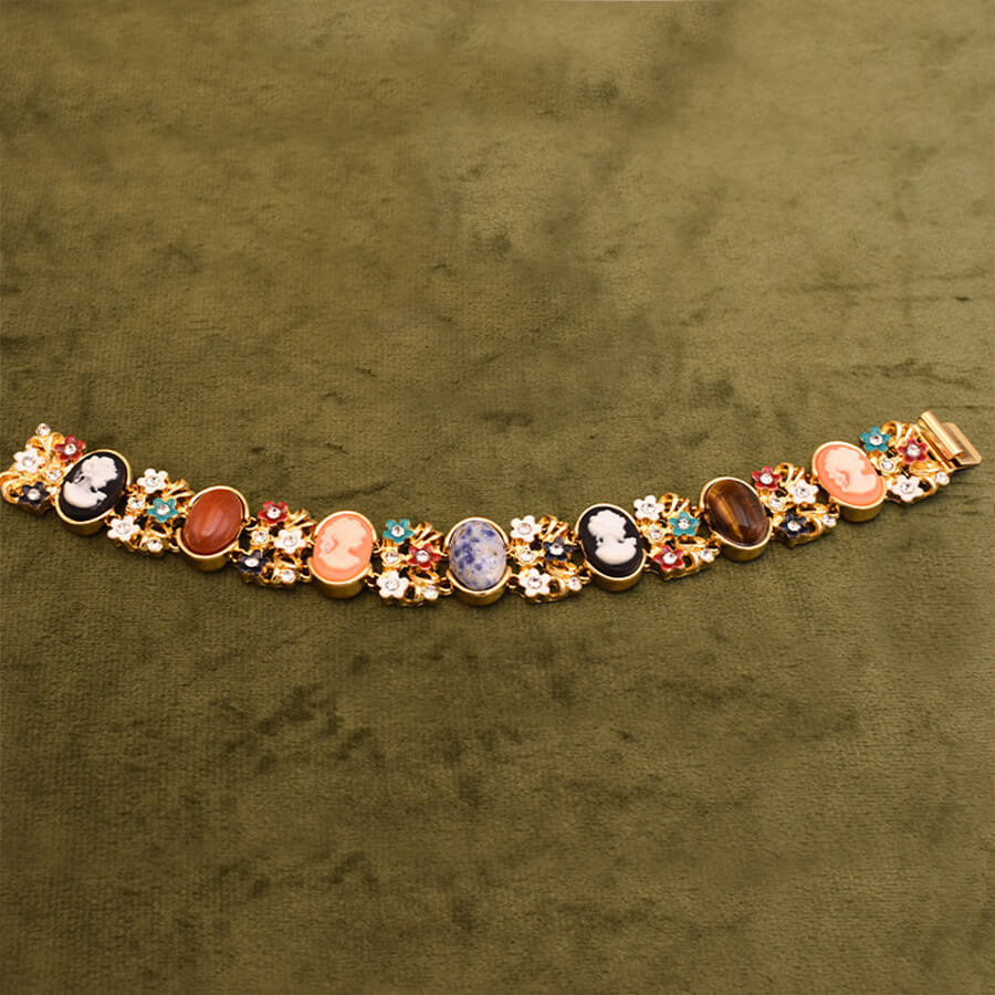Vintage Jewelry Relief Cameo Gems Bracelet