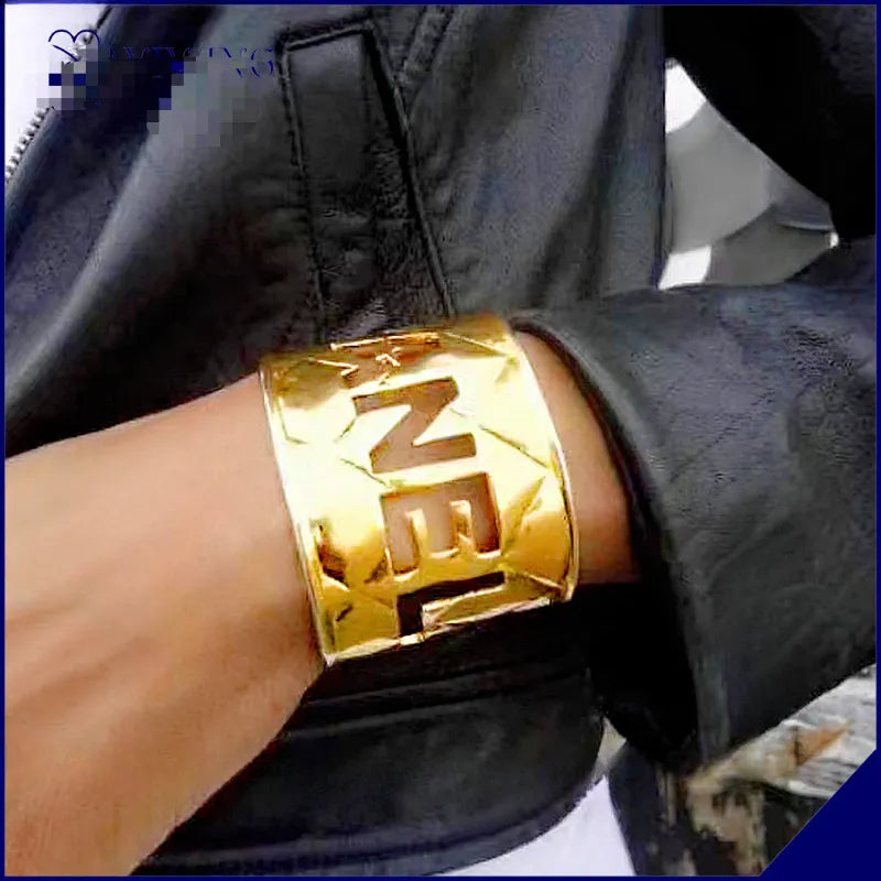 24K Solid Gold Plated Vintage Hollowed Bangle CC Designer Bracelet