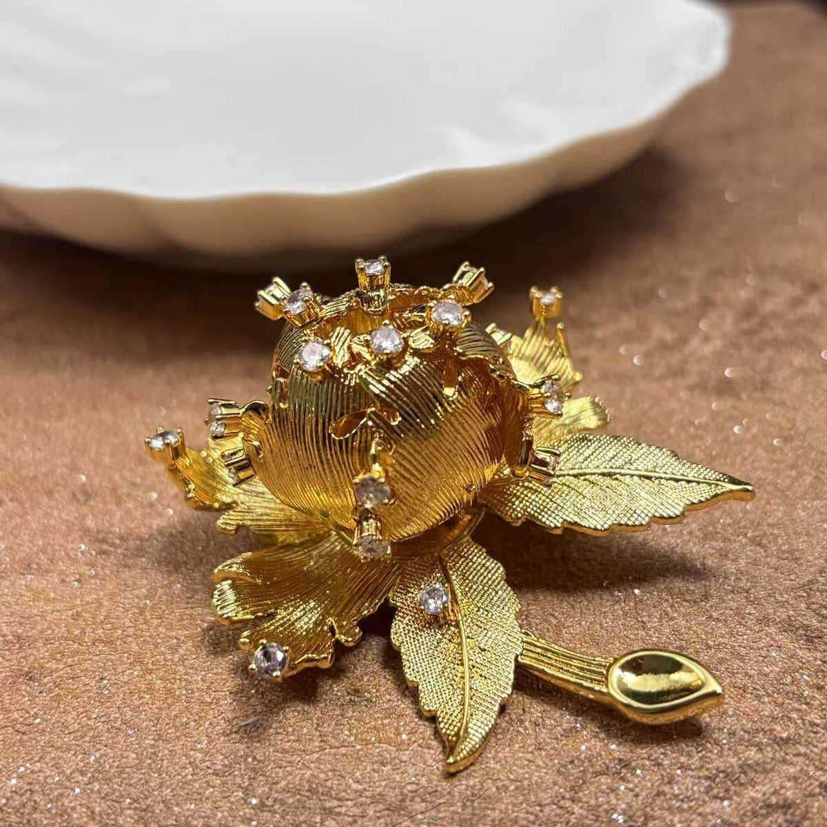 Vintage Jewelry Openable Gold Flower Brooch