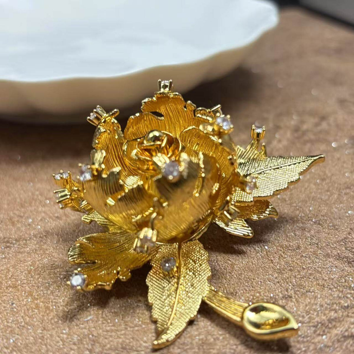 Vintage Jewelry Openable Gold Flower Brooch