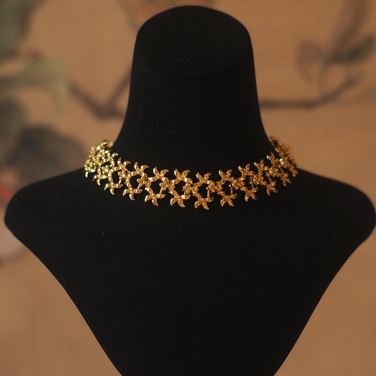 Vintage Jewelry Gold Floral Choker
