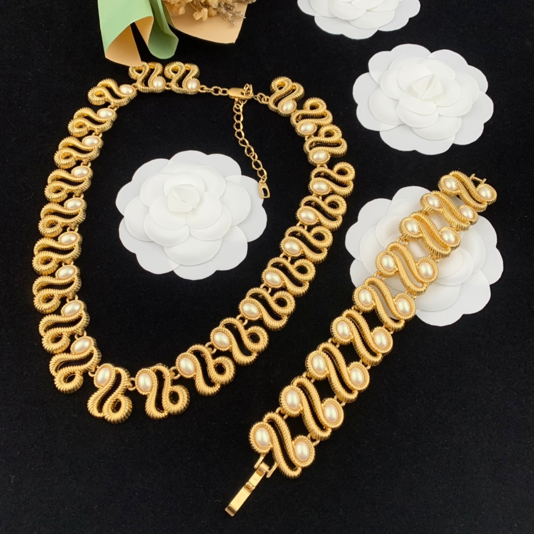 Vintage Jewelry Set Pearl Necklace Bracelet Earrings