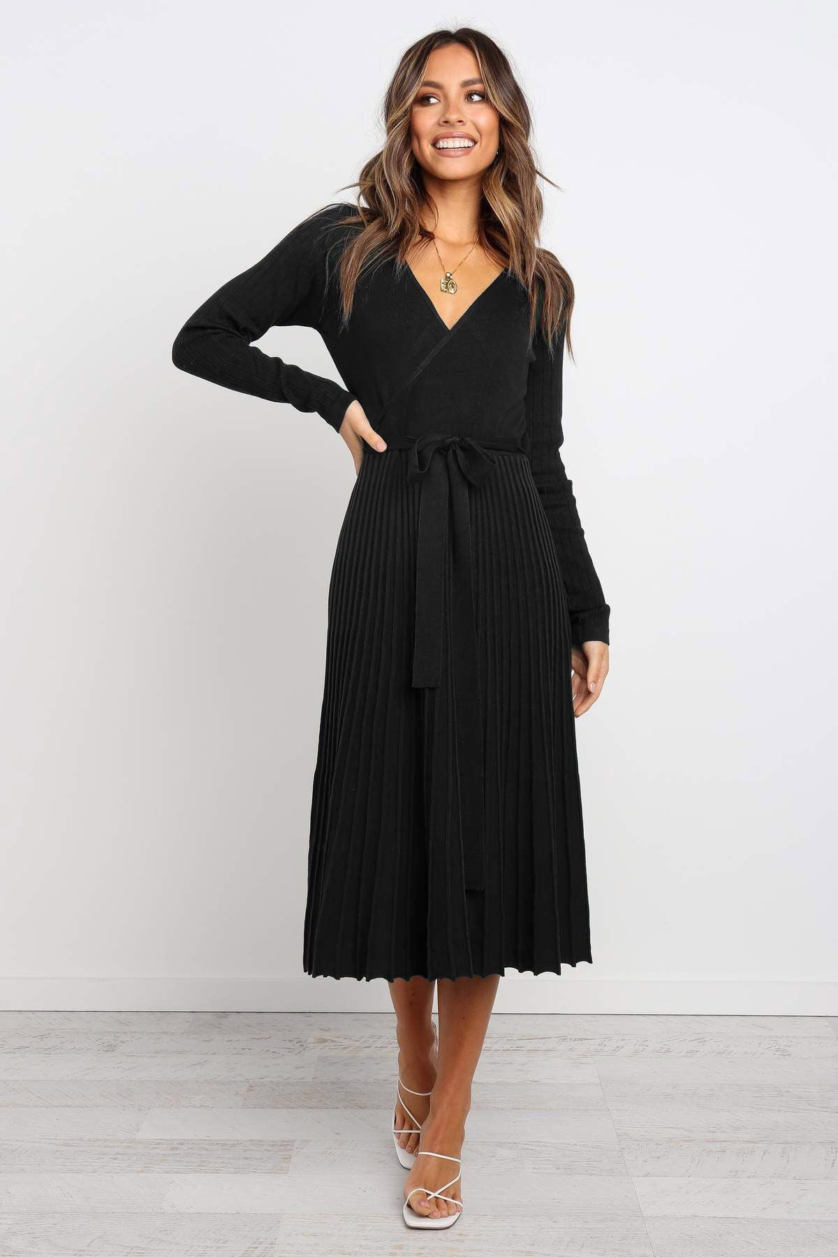 Sexy V-Neck Solid Pleated Knitted Skater Dress