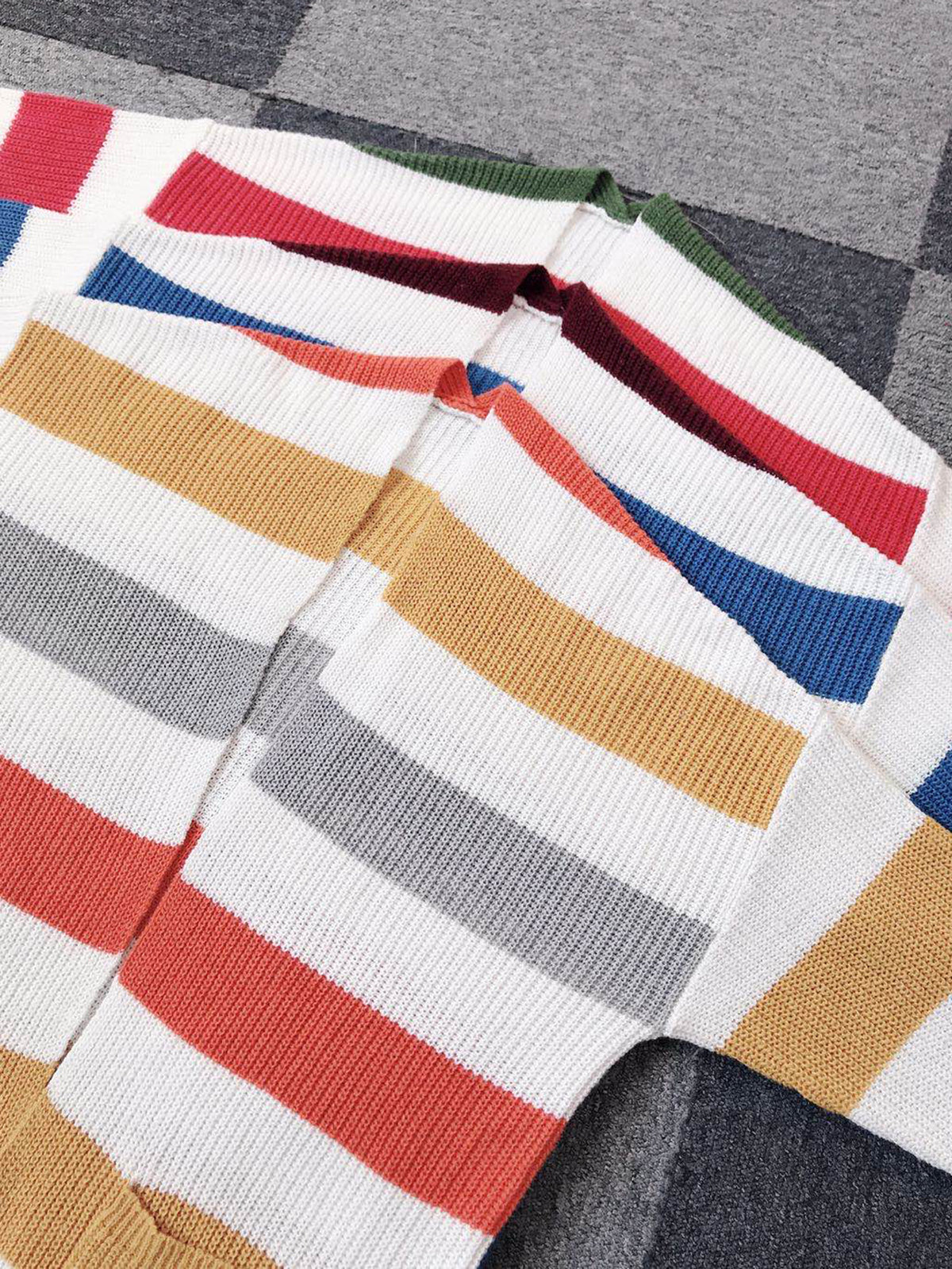 Color matching Striped knitted cardigan