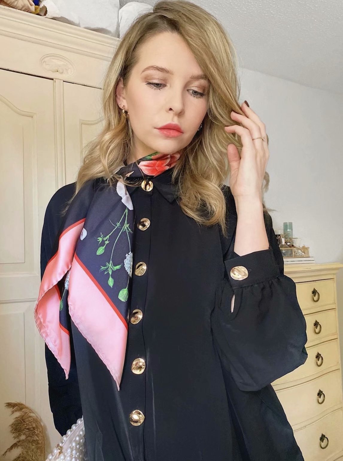 Ruffled Single-breasted Pile Collar Bubble Sleeve Mini Dresses