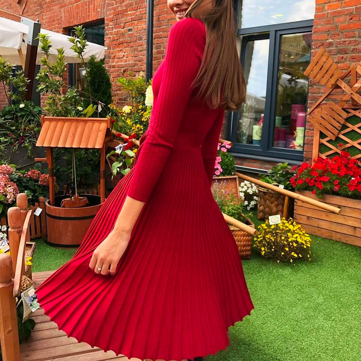 Sexy V-Neck Solid Pleated Knitted Skater Dress