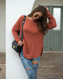 Suéter de manga larga con dobladillo dividido y cuello redondo para mujer 